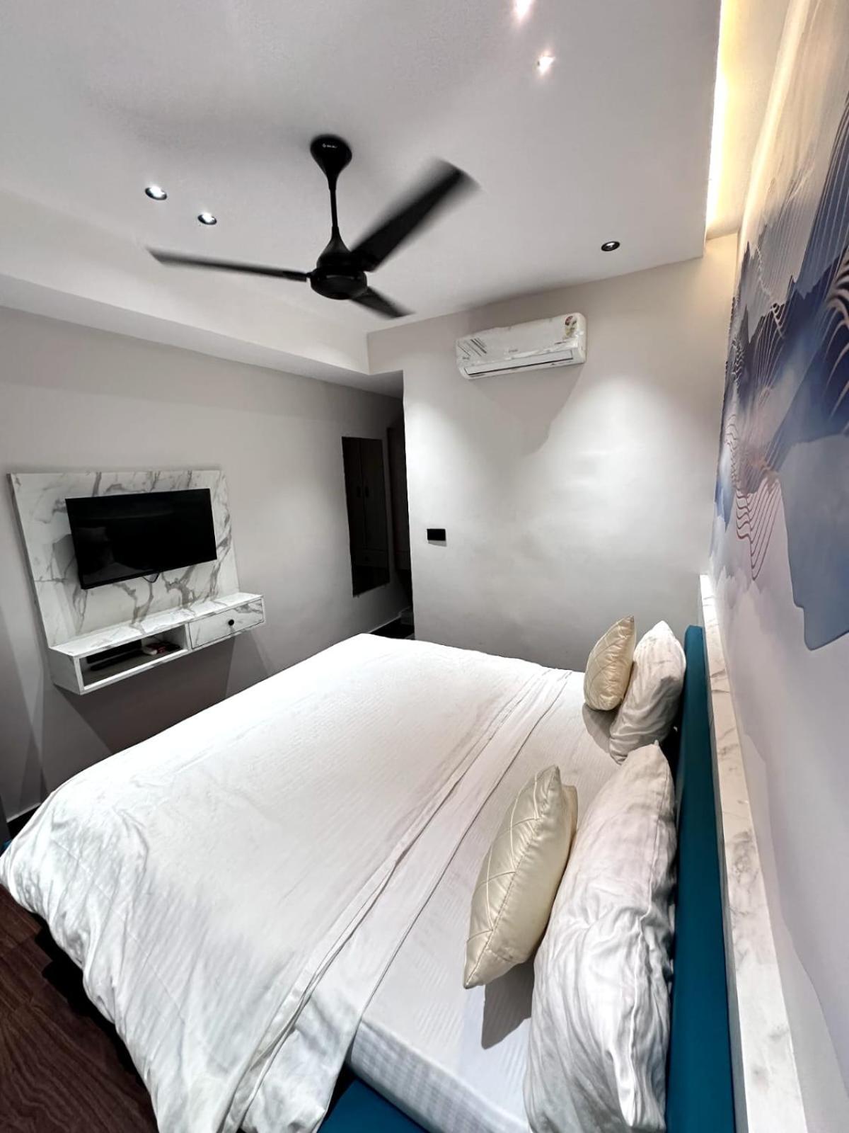 V Love Surat Exterior foto